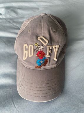 Disneyland Resort Youth Size Gray Baseball Cap with Goofy